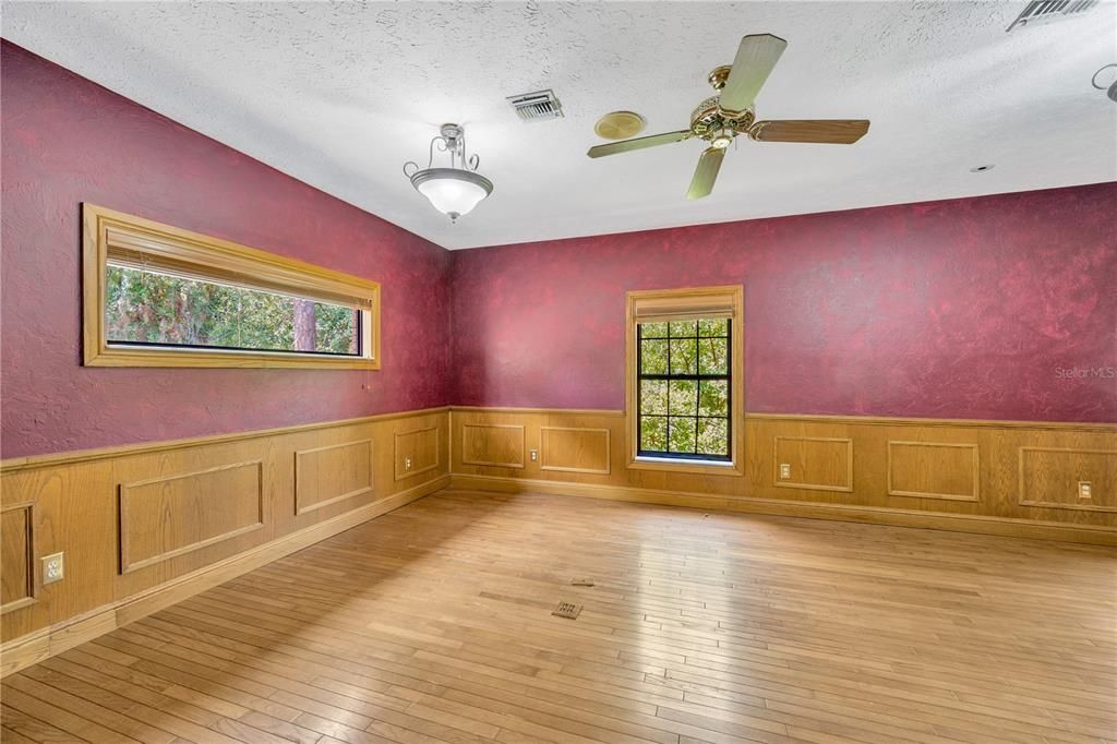 Под контрактом: $850,000 (4 спален, 3 ванн, 4819 Квадратных фут)