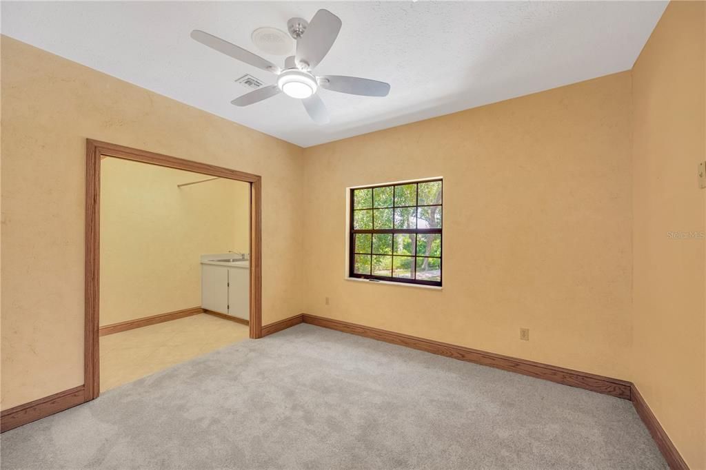 Под контрактом: $850,000 (4 спален, 3 ванн, 4819 Квадратных фут)