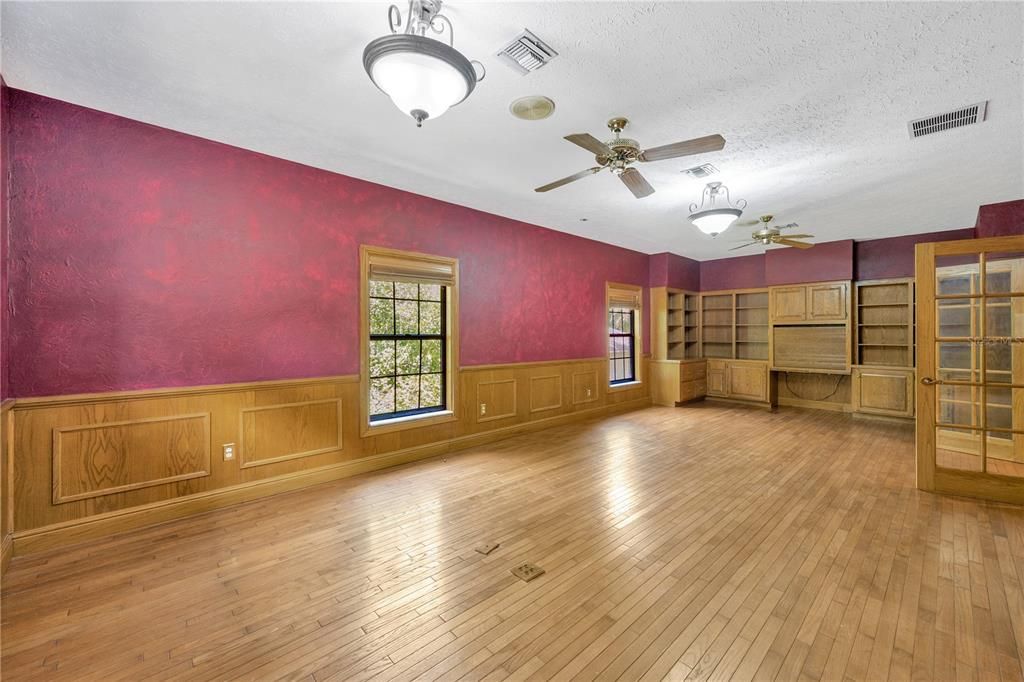 Под контрактом: $850,000 (4 спален, 3 ванн, 4819 Квадратных фут)