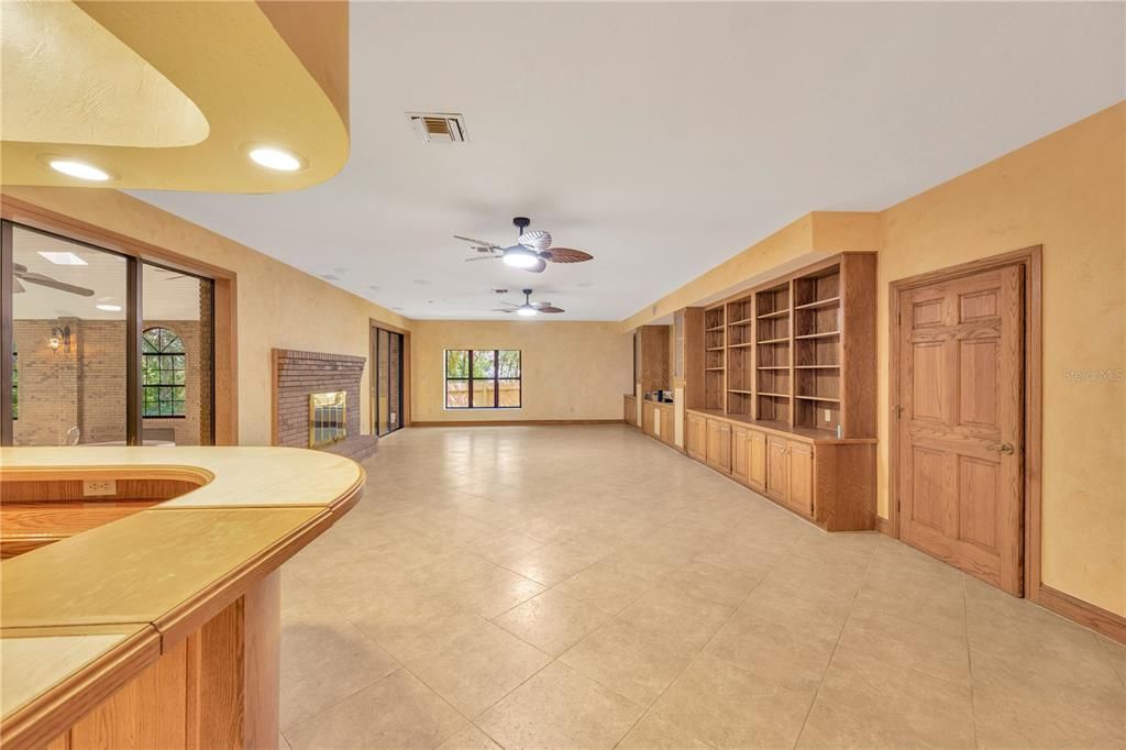 Под контрактом: $850,000 (4 спален, 3 ванн, 4819 Квадратных фут)