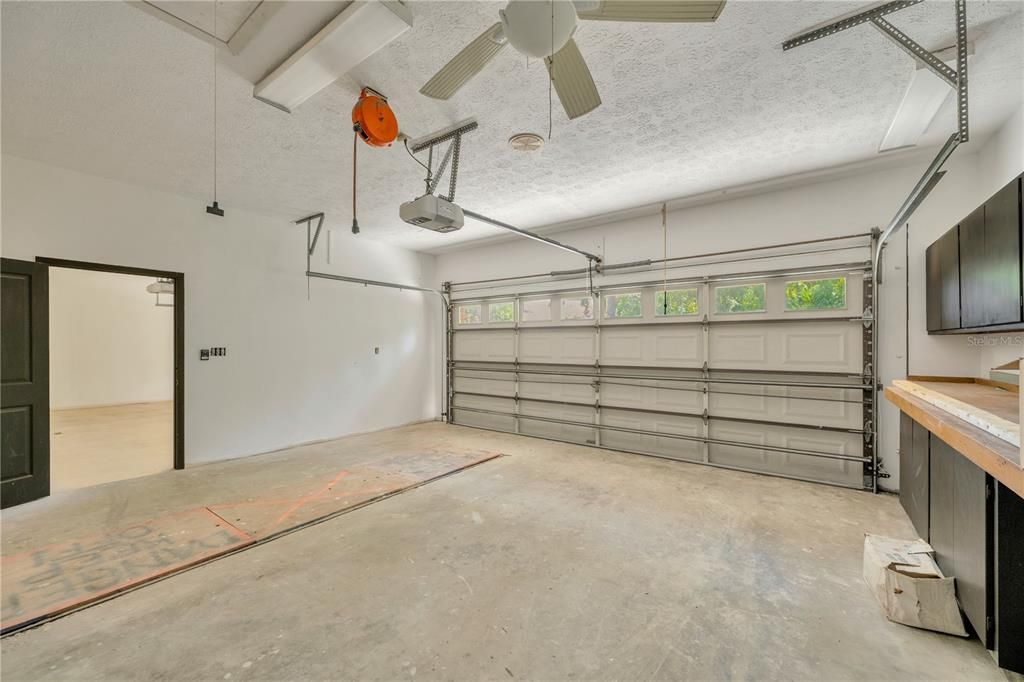 Под контрактом: $850,000 (4 спален, 3 ванн, 4819 Квадратных фут)