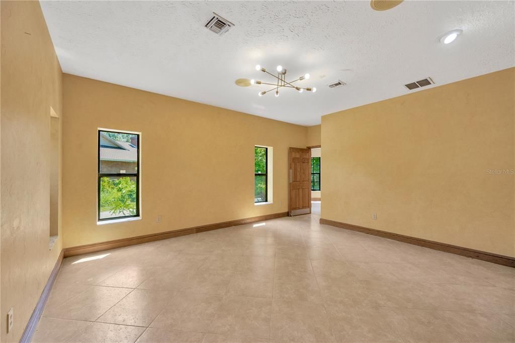 Под контрактом: $850,000 (4 спален, 3 ванн, 4819 Квадратных фут)