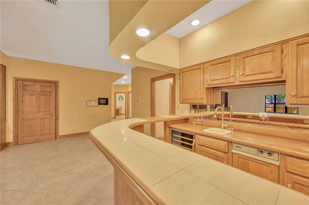 Под контрактом: $850,000 (4 спален, 3 ванн, 4819 Квадратных фут)