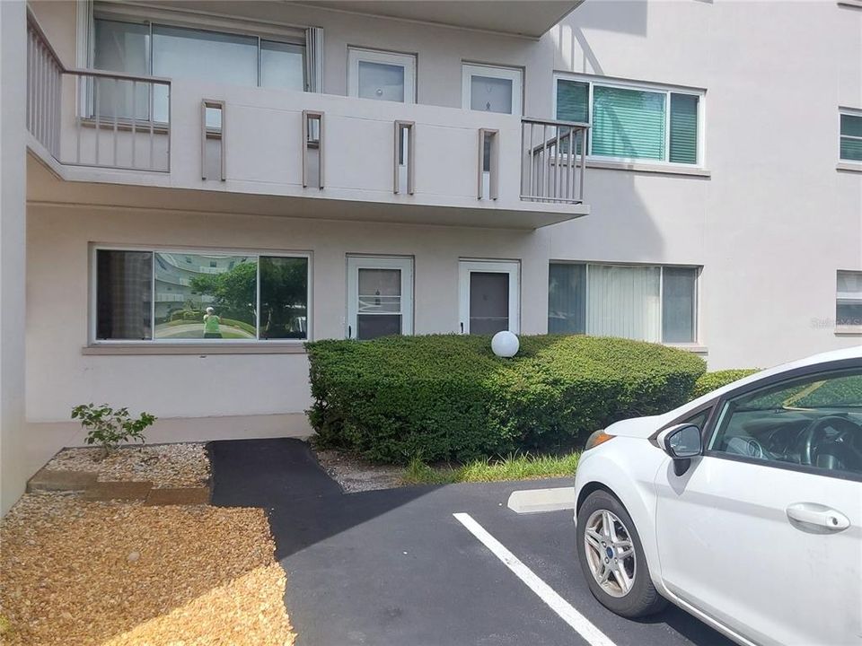 Active With Contract: $119,500 (1 beds, 1 baths, 840 Square Feet)