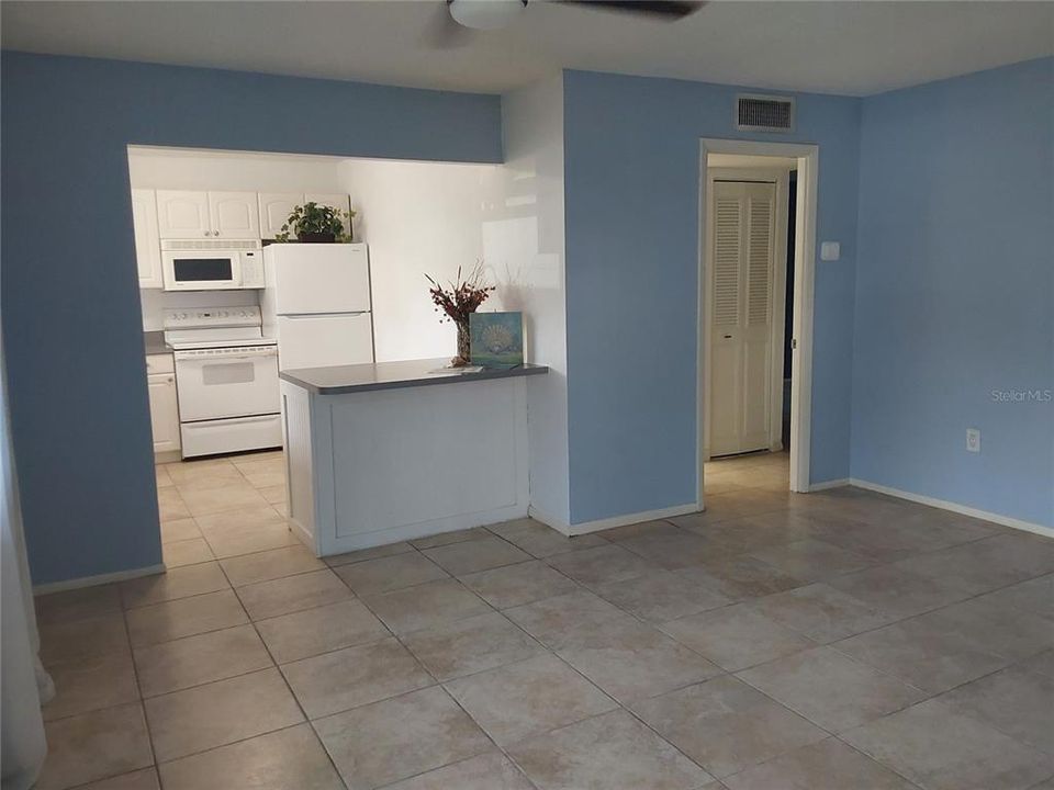 Active With Contract: $119,500 (1 beds, 1 baths, 840 Square Feet)