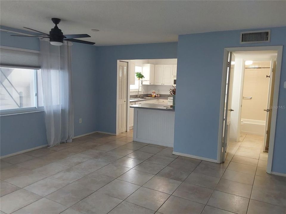 Active With Contract: $119,500 (1 beds, 1 baths, 840 Square Feet)
