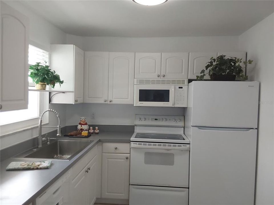 Active With Contract: $119,500 (1 beds, 1 baths, 840 Square Feet)