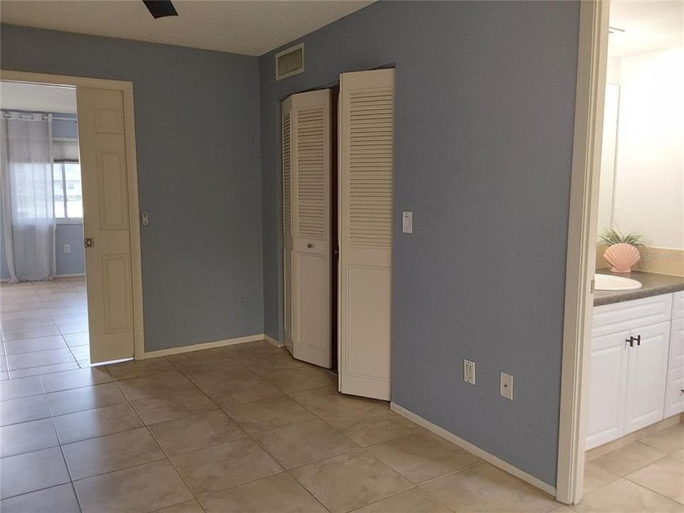 Active With Contract: $119,500 (1 beds, 1 baths, 840 Square Feet)