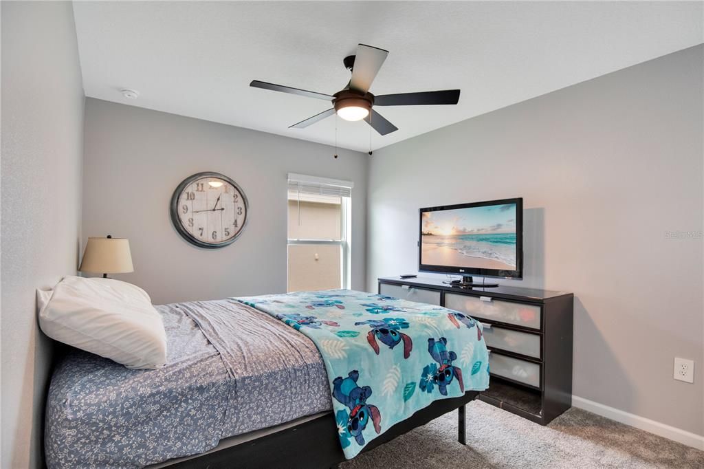 En Venta: $364,900 (4 camas, 2 baños, 1950 Pies cuadrados)