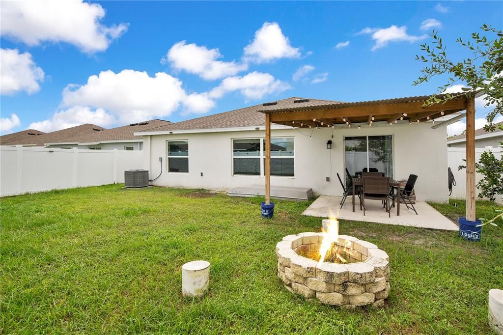 En Venta: $364,900 (4 camas, 2 baños, 1950 Pies cuadrados)