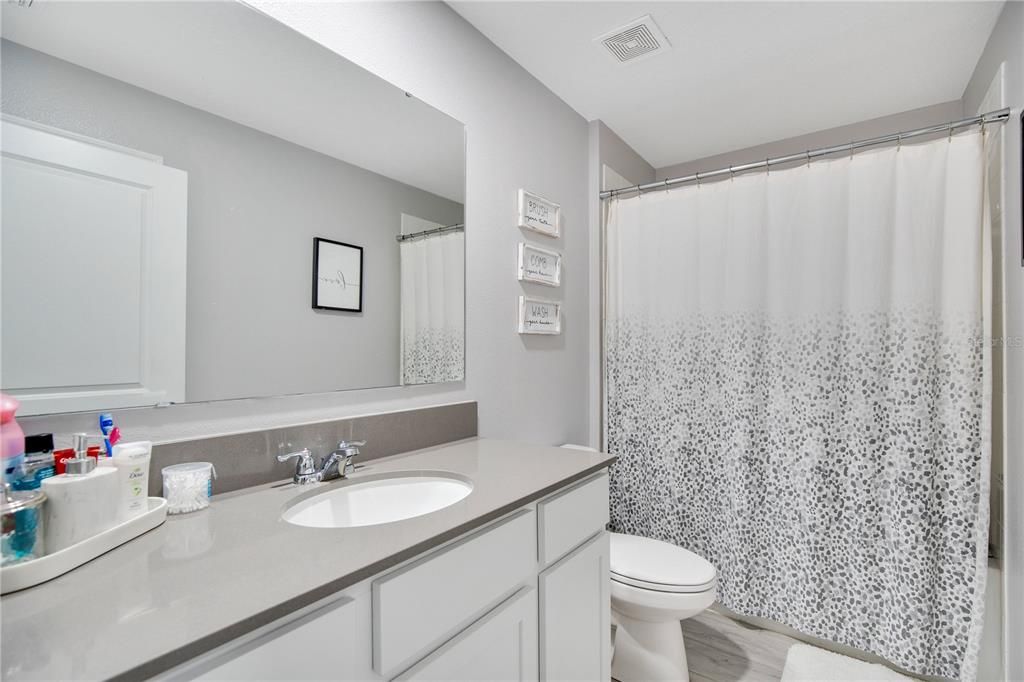 En Venta: $364,900 (4 camas, 2 baños, 1950 Pies cuadrados)