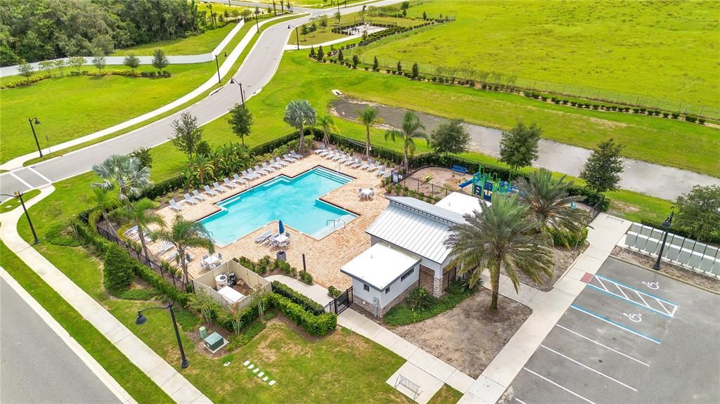 En Venta: $364,900 (4 camas, 2 baños, 1950 Pies cuadrados)