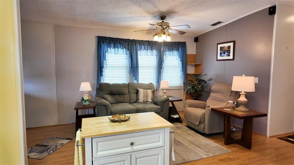 На продажу: $141,900 (1 спален, 1 ванн, 678 Квадратных фут)