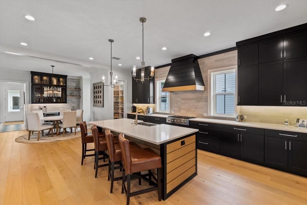 For Sale: $1,775,000 (5 beds, 4 baths, 3991 Square Feet)