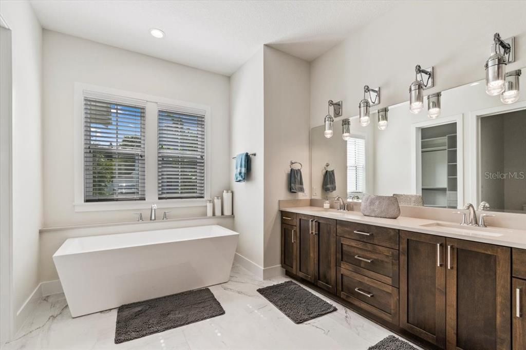 For Sale: $1,775,000 (5 beds, 4 baths, 3991 Square Feet)