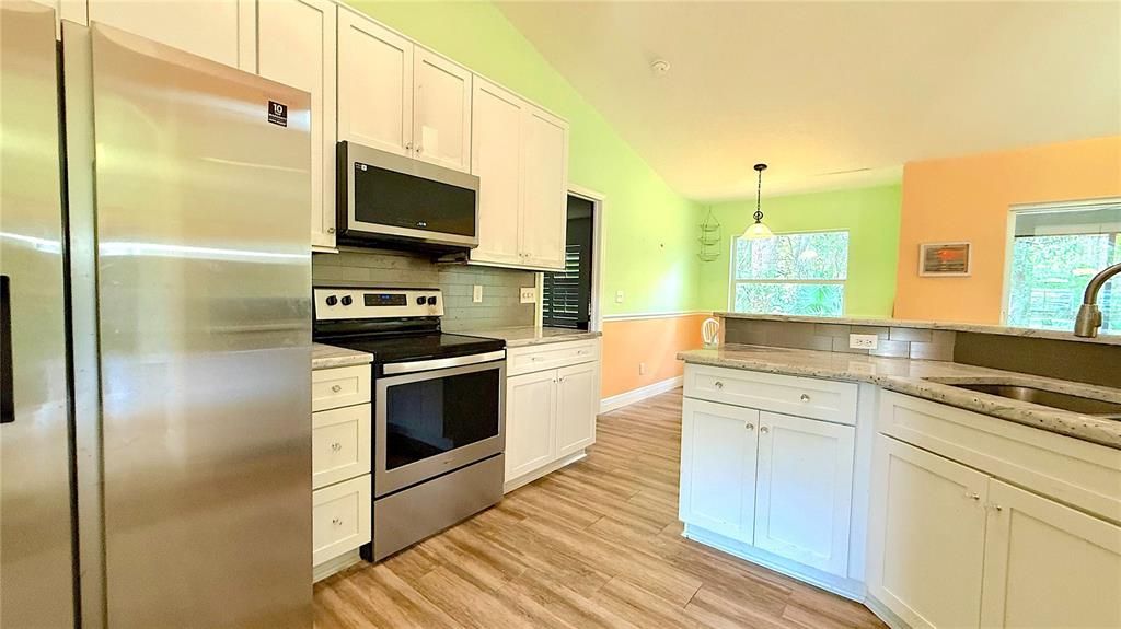 Activo con contrato: $309,000 (3 camas, 2 baños, 1807 Pies cuadrados)