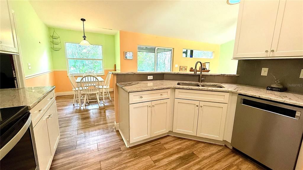 Activo con contrato: $309,000 (3 camas, 2 baños, 1807 Pies cuadrados)