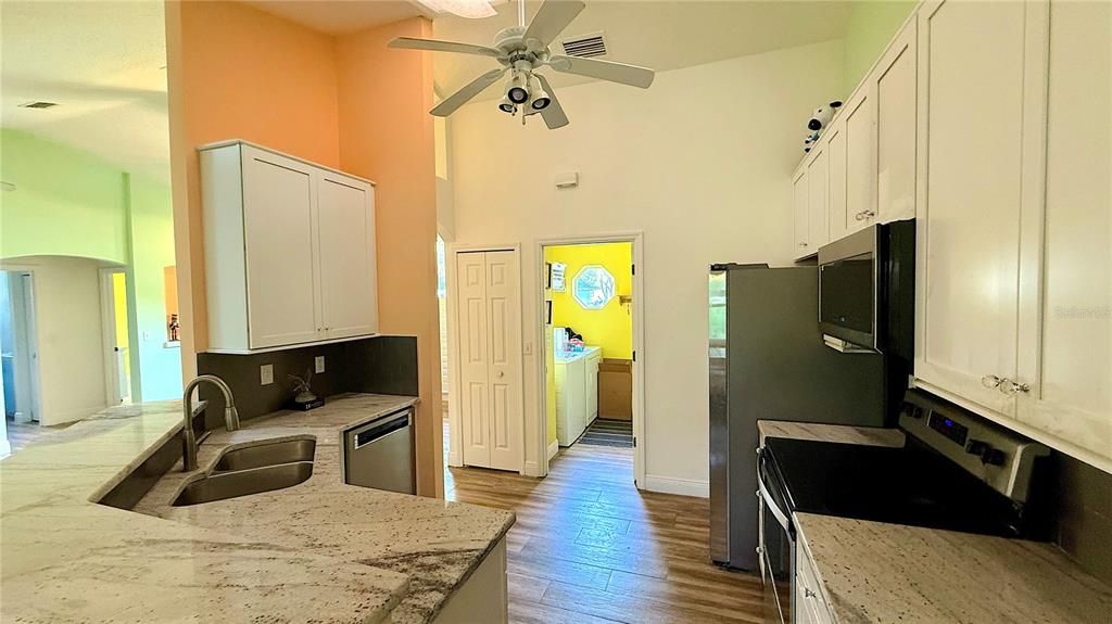 Activo con contrato: $309,000 (3 camas, 2 baños, 1807 Pies cuadrados)