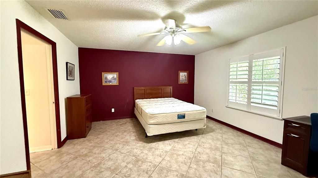 Activo con contrato: $309,000 (3 camas, 2 baños, 1807 Pies cuadrados)