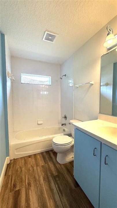 Activo con contrato: $309,000 (3 camas, 2 baños, 1807 Pies cuadrados)