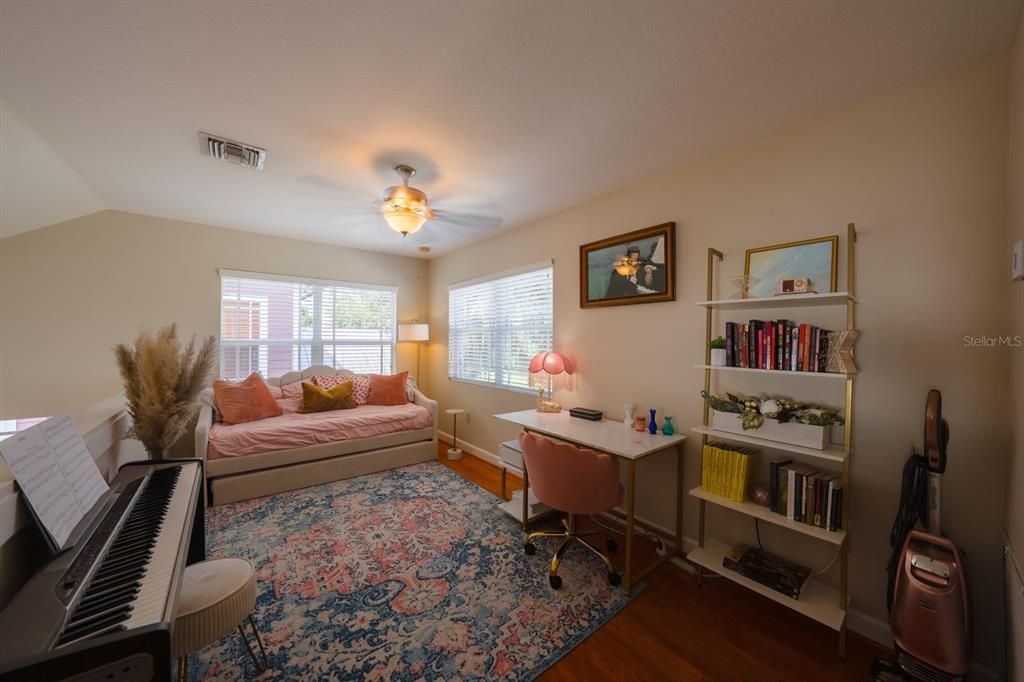 Под контрактом: $199,000 (1 спален, 2 ванн, 1090 Квадратных фут)