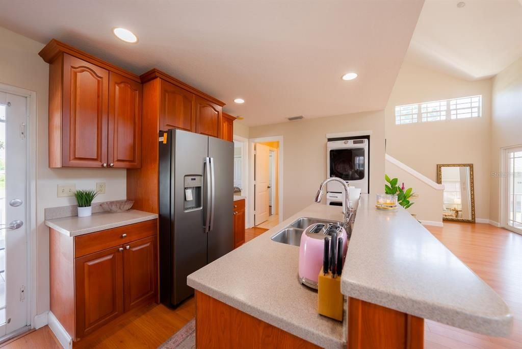 Под контрактом: $199,000 (1 спален, 2 ванн, 1090 Квадратных фут)