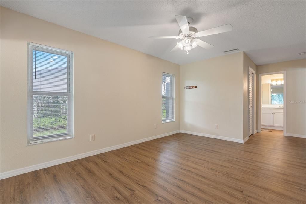 待售: $320,000 (3 贝兹, 2 浴室, 2045 平方英尺)