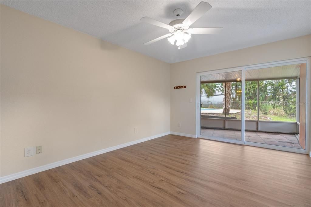 待售: $320,000 (3 贝兹, 2 浴室, 2045 平方英尺)