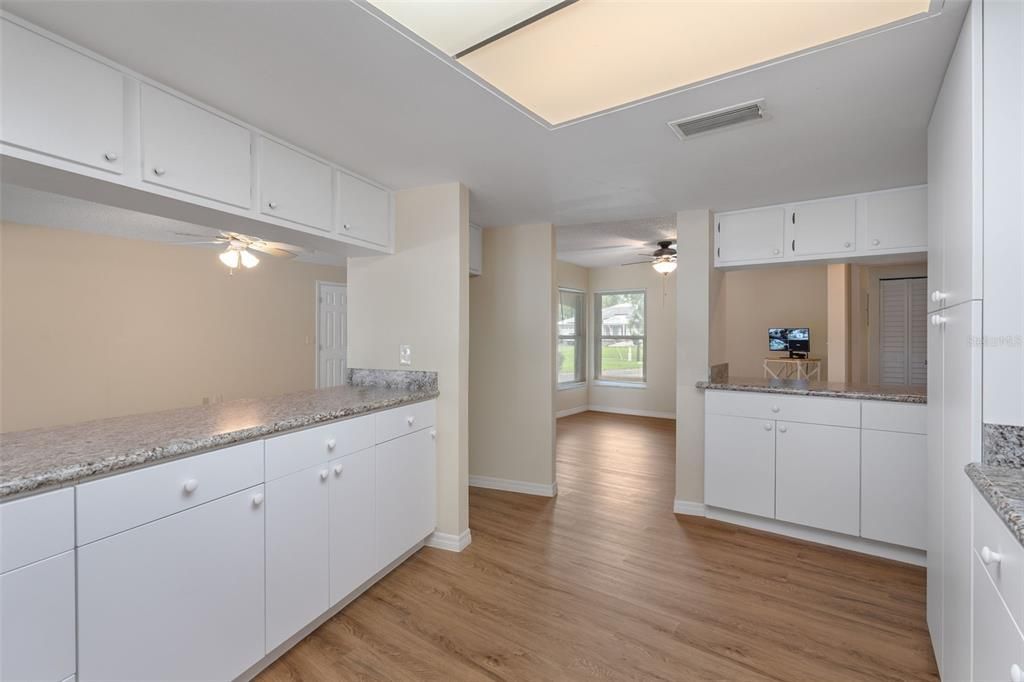 待售: $320,000 (3 贝兹, 2 浴室, 2045 平方英尺)