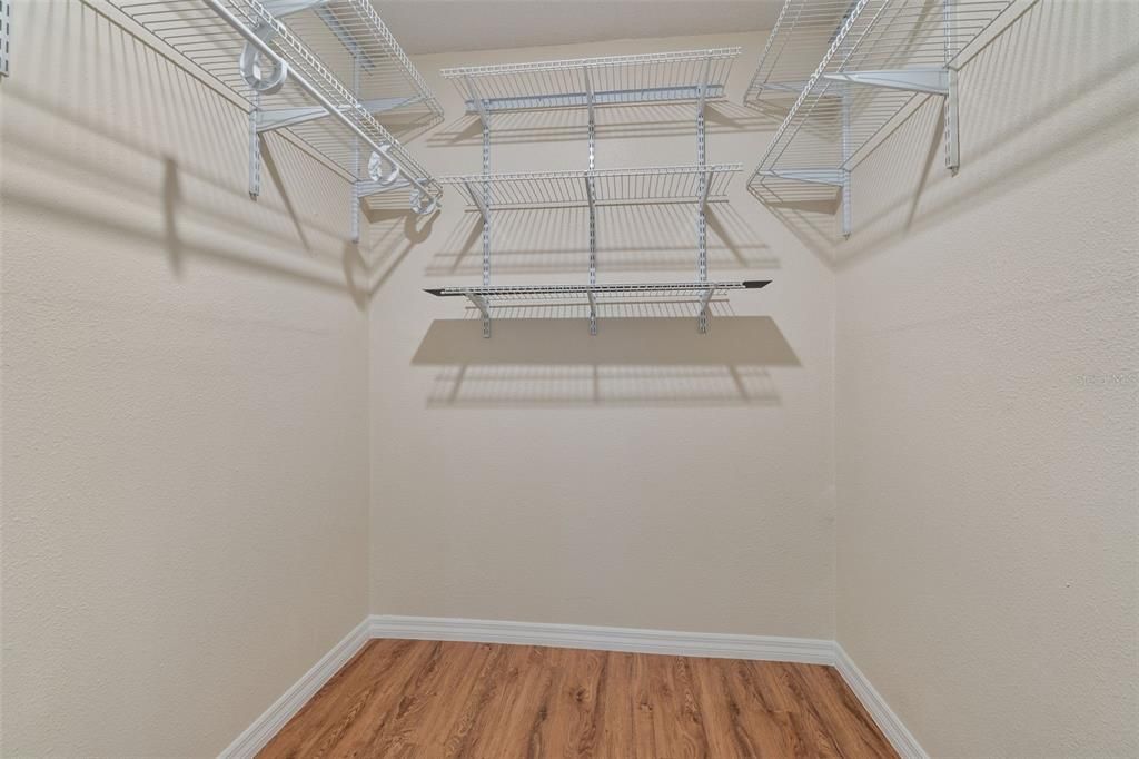 待售: $320,000 (3 贝兹, 2 浴室, 2045 平方英尺)