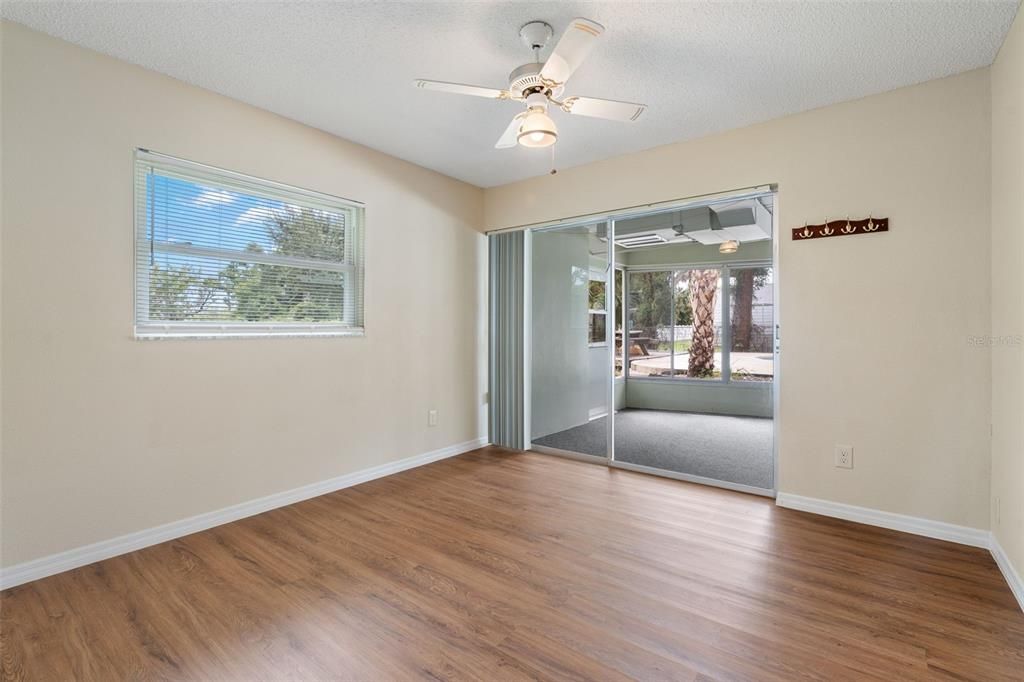 待售: $320,000 (3 贝兹, 2 浴室, 2045 平方英尺)