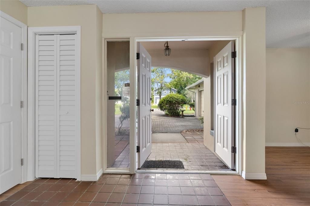 待售: $320,000 (3 贝兹, 2 浴室, 2045 平方英尺)