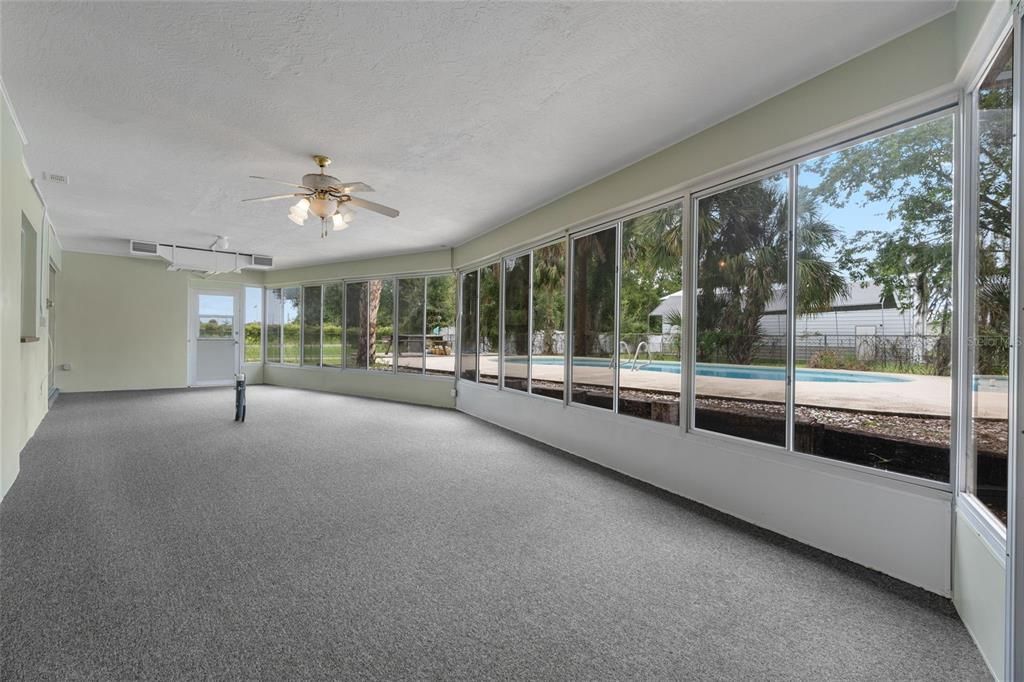 待售: $320,000 (3 贝兹, 2 浴室, 2045 平方英尺)