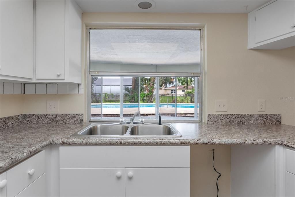 待售: $320,000 (3 贝兹, 2 浴室, 2045 平方英尺)