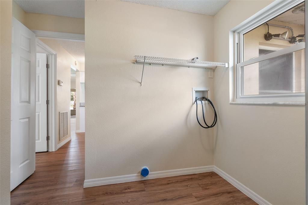 待售: $320,000 (3 贝兹, 2 浴室, 2045 平方英尺)