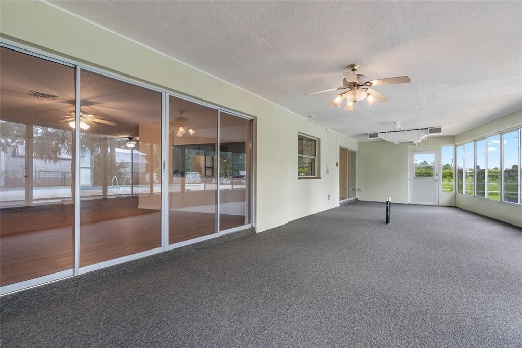 待售: $320,000 (3 贝兹, 2 浴室, 2045 平方英尺)