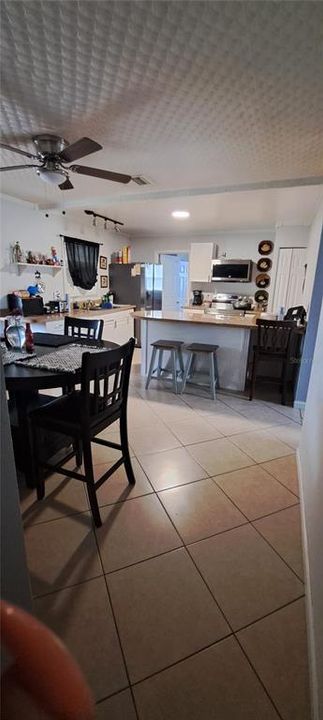 Active With Contract: $320,000 (4 beds, 1 baths, 1276 Square Feet)