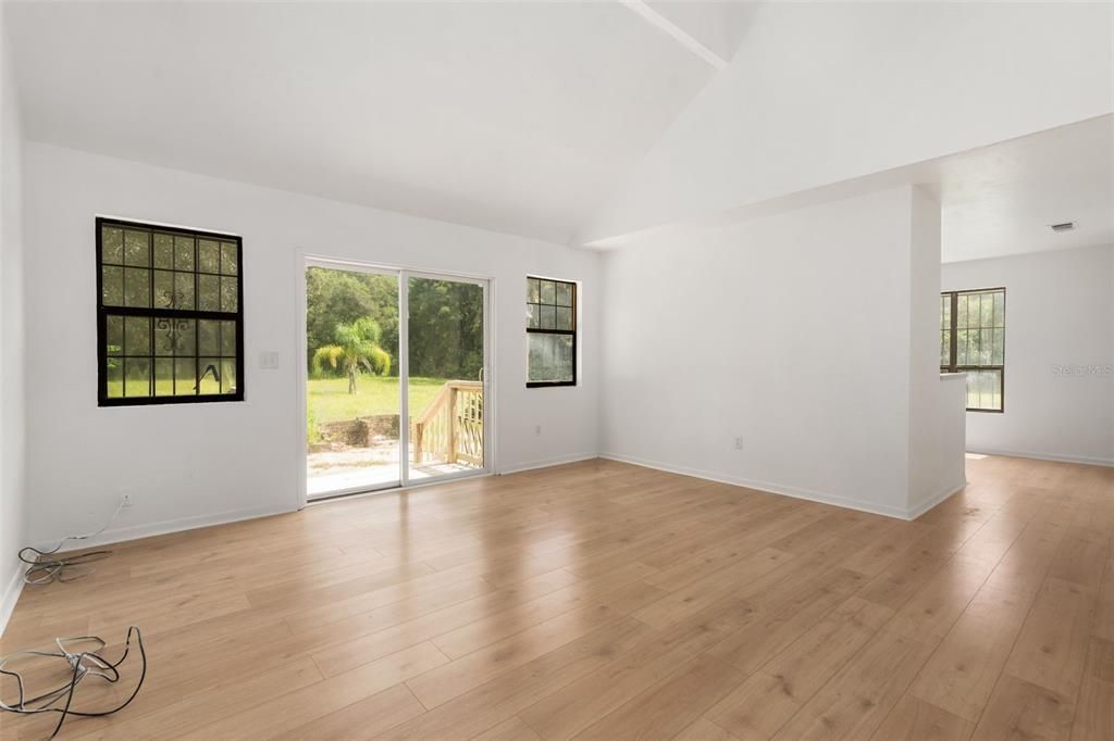 For Sale: $375,000 (3 beds, 2 baths, 2105 Square Feet)