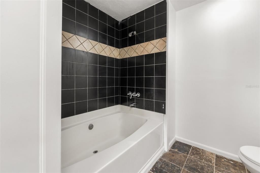 For Sale: $375,000 (3 beds, 2 baths, 2105 Square Feet)