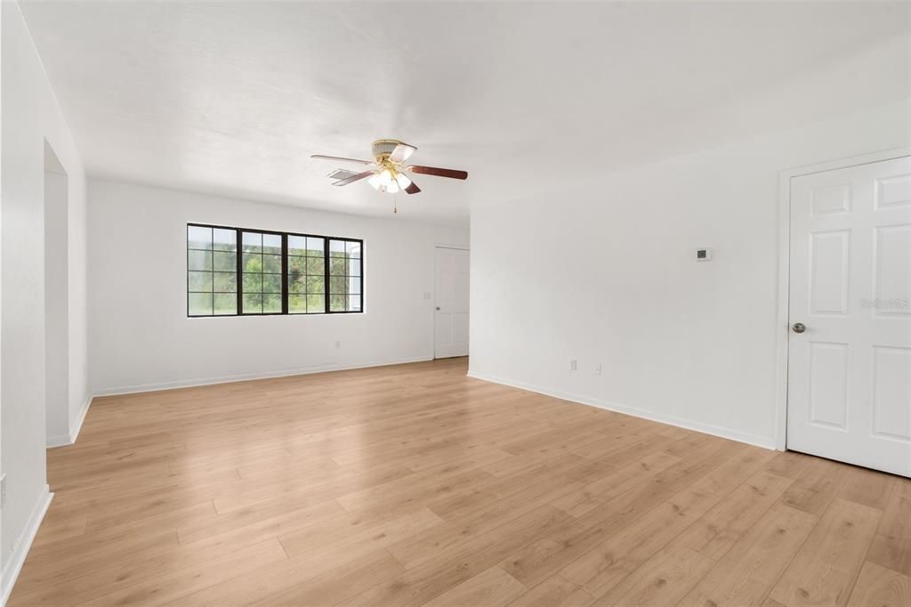 For Sale: $375,000 (3 beds, 2 baths, 2105 Square Feet)