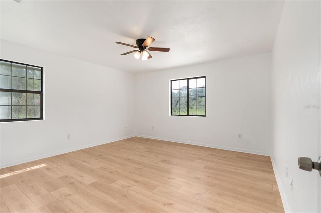 For Sale: $375,000 (3 beds, 2 baths, 2105 Square Feet)