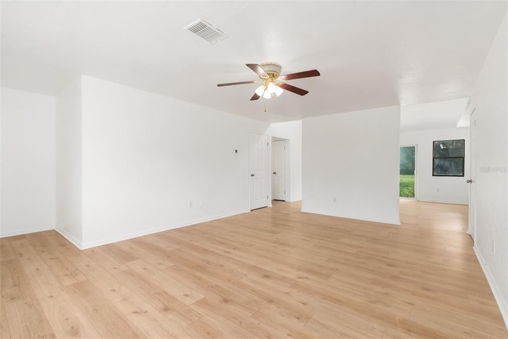 For Sale: $375,000 (3 beds, 2 baths, 2105 Square Feet)