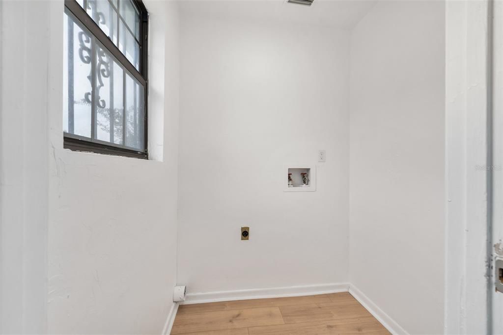 For Sale: $375,000 (3 beds, 2 baths, 2105 Square Feet)