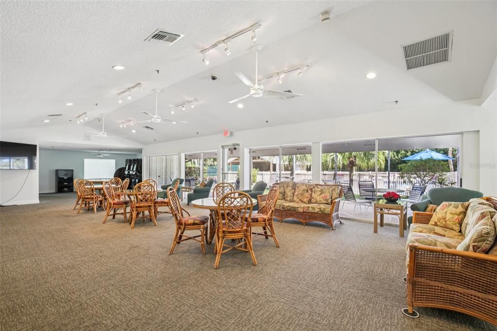 合同活跃: $209,000 (2 贝兹, 2 浴室, 1176 平方英尺)