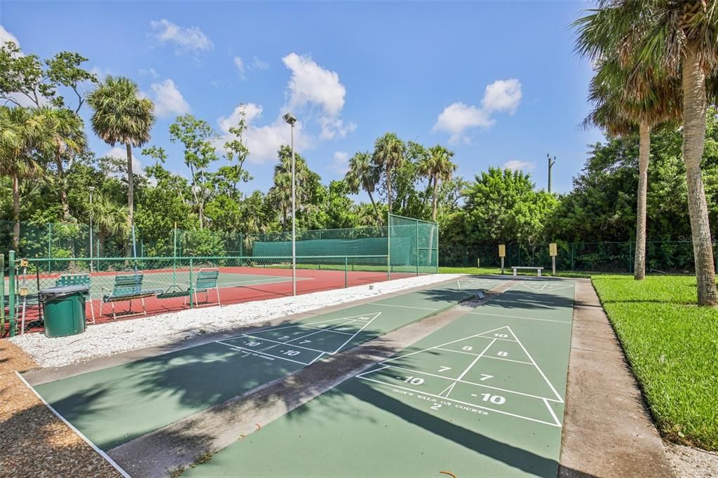 合同活跃: $209,000 (2 贝兹, 2 浴室, 1176 平方英尺)