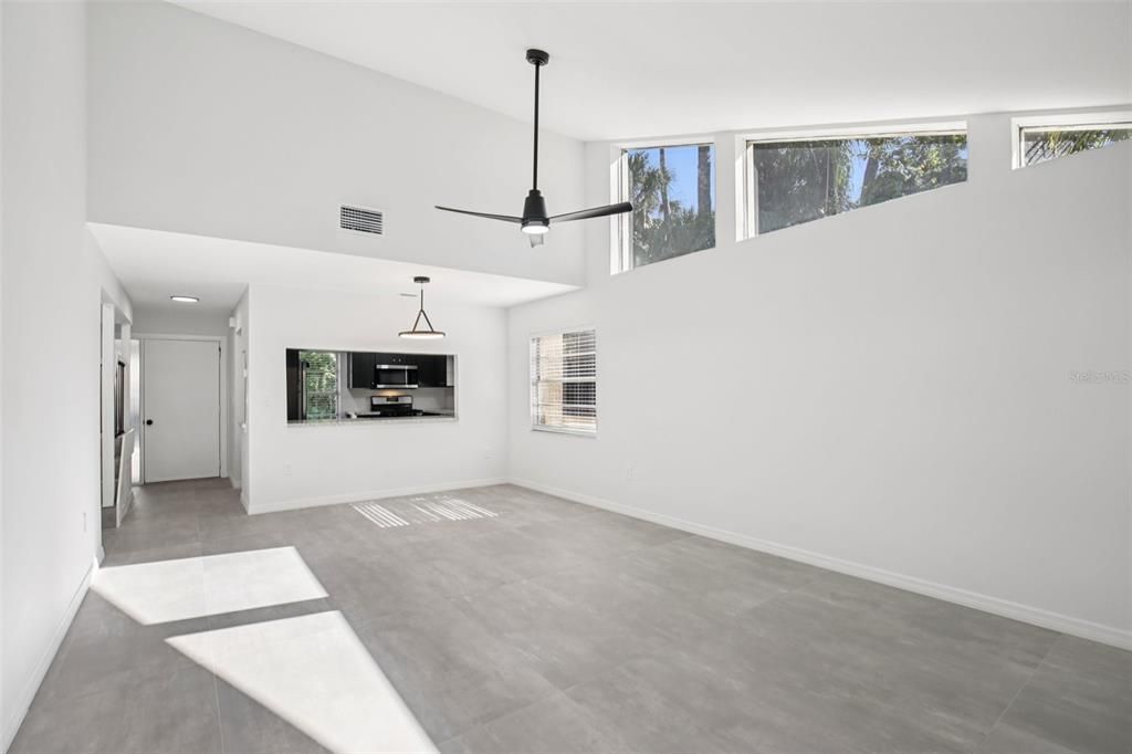 合同活跃: $209,000 (2 贝兹, 2 浴室, 1176 平方英尺)