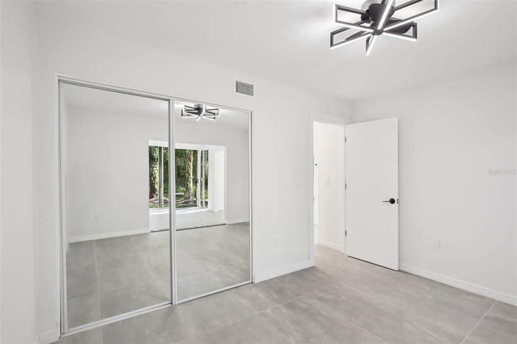 合同活跃: $209,000 (2 贝兹, 2 浴室, 1176 平方英尺)