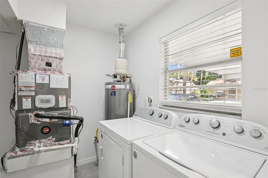 合同活跃: $209,000 (2 贝兹, 2 浴室, 1176 平方英尺)