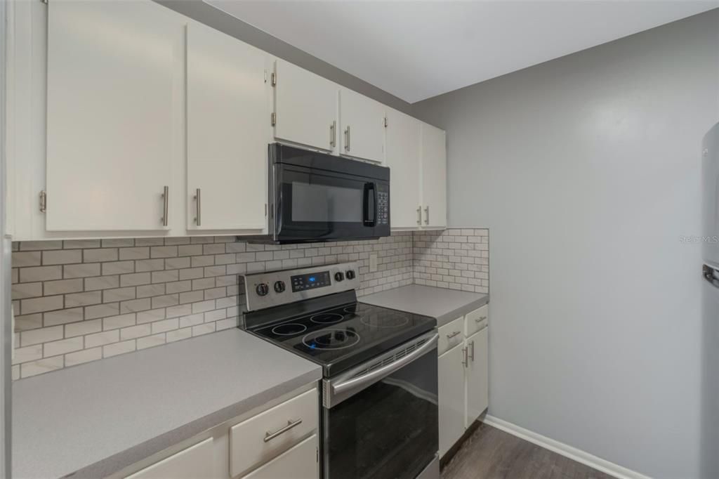 Active With Contract: $2,000 (3 beds, 2 baths, 1460 Square Feet)