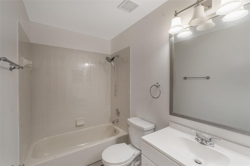 Active With Contract: $2,000 (3 beds, 2 baths, 1460 Square Feet)